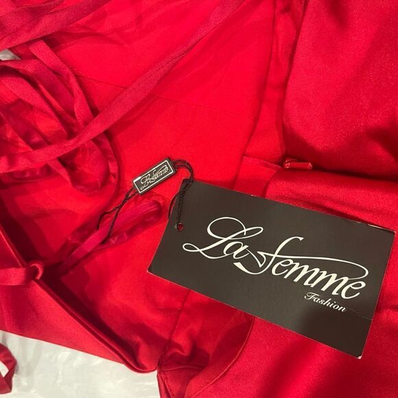 La Femme Strappy Back Satin Ballgown in Deep Red.Size 2 - Picture 12 of 16